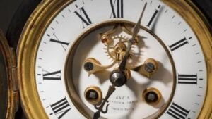 The Science Behind Clock Accuracy and Precision
